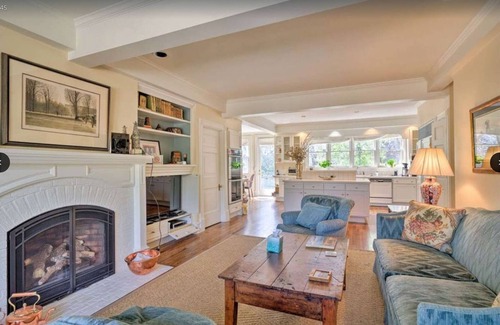 Broadmoor House | Beautiful Broadmoor Estate located in the Heart of the Broadmoor Neighborhood.