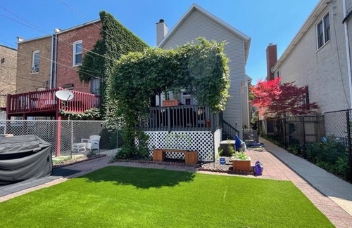 The Gap House | Beautiful Bronzeville Home with Gym & Yard