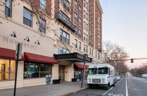 North Brookline Apartment | Beautiful Brookline Studio w/Gym, steps to Green Line, by Blueground