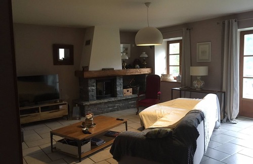 Ugine House | Beautiful building at the foot of the mountains, 15kms from Lake Annecy,