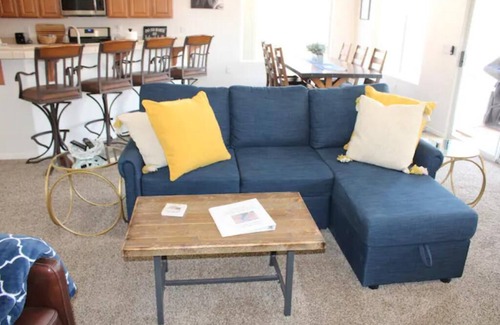 Bullhead City House | Beautiful Bullhead Retreat