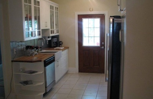 Northwest Quadrant House | Beautiful Bungalow! 10min to Beach. 5 miles-Paris Isl/Walk to Marina/Shop/Dining