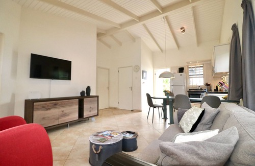 Willemstad House | Beautiful bungalow at highest location on Seru Coral Resort with great views