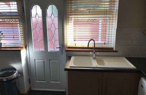 Ramsden Heath House | Beautiful Bungalow adjacent to fishing lake