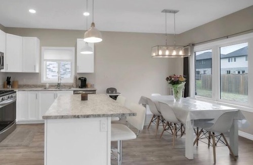 Quinte West House | Beautiful bungalow by the water