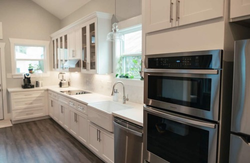 Galveston House | Beautiful bungalow, close to the beach, pets are welcome!