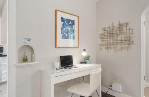 University North House | Beautiful Bungalow Next to CSU, Free Cruiser Bikes