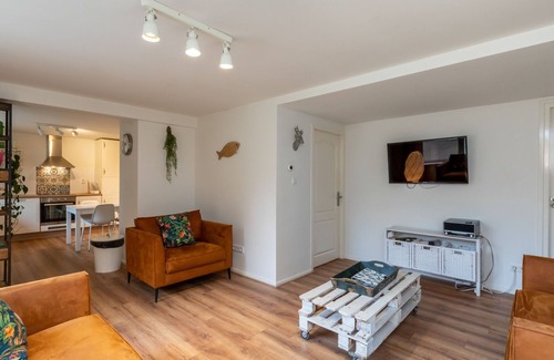 Groot Valkenisse House | Beautiful bungalow with garden