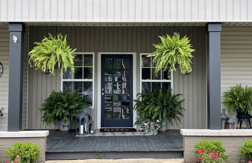 Shelbyville House | Beautiful Bungalow in Historic District! Sleeps 8.