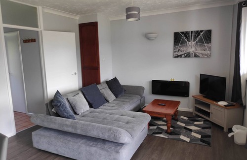 Oulton Broad House | Beautiful bungalow with WIFI, Freeview TV, Dishwasher, Slow cooker.
