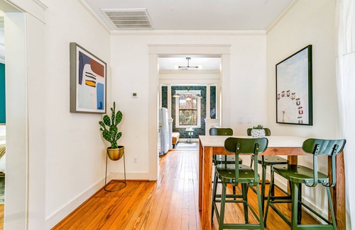 Oak Cliff House | Beautiful bungalow with eclectic art, home office, yard, AC, & WiFi