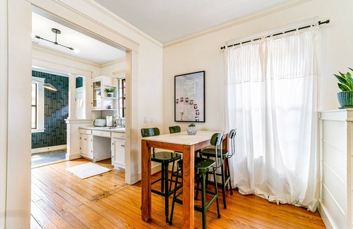Oak Cliff House | Beautiful bungalow with eclectic art, home office, yard, AC, & WiFi