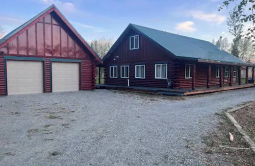 Butte Apartment | Beautiful Butte BNB 1-bedroom apartment in fantastic Palmer with WiFi.
