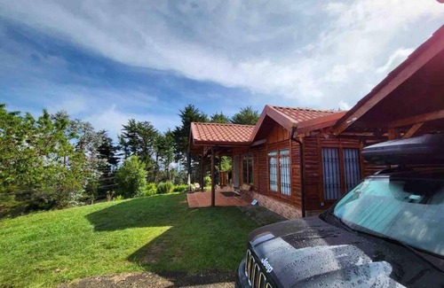 Canton Tarrazu House | Beautiful Cabin Bulldog”Frente a Destinos La Lucha