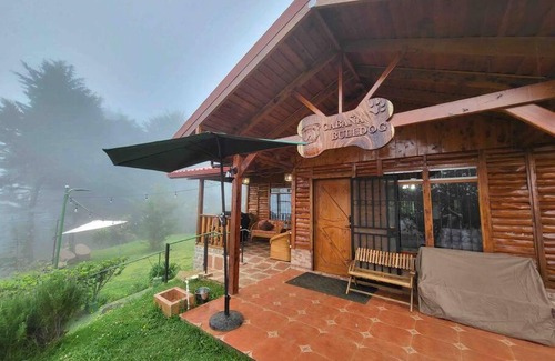 Canton Tarrazu House | Beautiful Cabin Bulldog”Frente a Destinos La Lucha