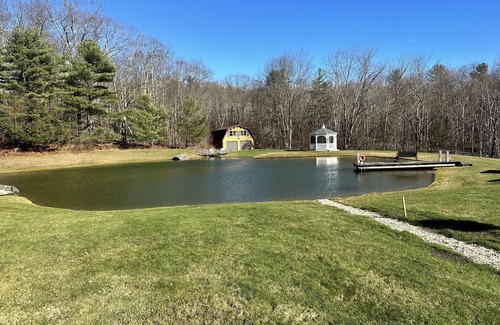 Glendale Cabin | Beautiful cabin in the woods close to skiing, hiking and shopping with hot tub.