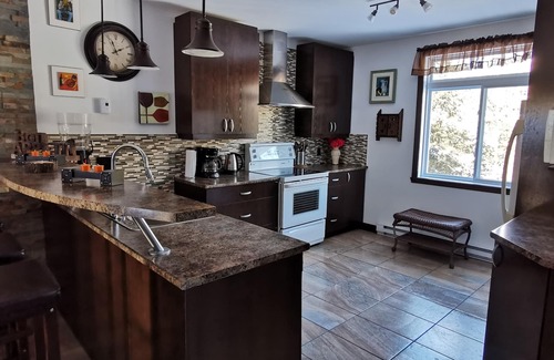 Chertsey Ski Chalet | Beautiful cabin in the woods lake access, Chertsey, 10 ppl, 4 bdrs, 2 baths, SPA