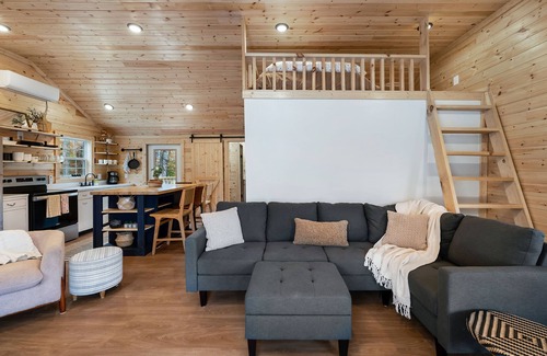 Celina Cabin | Beautiful cabin just seconds from Dale Hollow Lake!