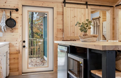 Celina Cabin | Beautiful cabin just seconds from Dale Hollow Lake!