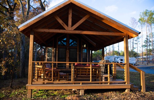 Mount Vernon Cabin | Beautiful Cabin Located in the Piney Woods of East Texas - 1 Bedroom/Double Loft