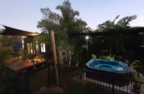 Silkwood Cabin | Beautiful Cabin minutes to Rainforests, Islands, Beaches and Reef. Pet Friendly!