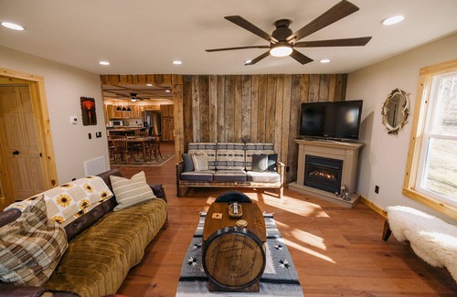 Mount Vernon Cabin | Beautiful Cabin Nestled in a Peaceful Wooded Setting with a Scenic Pond.