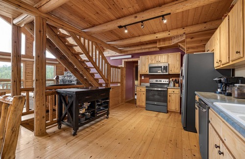 Benchmark Cabin | Beautiful Cabin near Deadwood and Sturgis