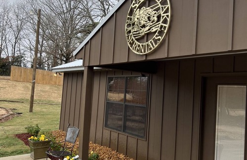 Sardis Cabin | Beautiful cabin near Sardis Lake 3 miles to Sardis Lake