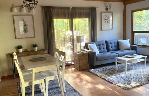 Courtenay Cabin | Beautiful cabin on the Tsolum River. 5 minutes to Courtenay or Comox