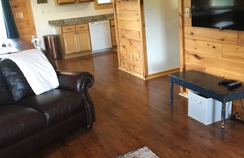Gordonsville Cabin | Beautiful Cabin on the Caney Fork River