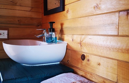 Tota Cabin | Beautiful cabin overlooking Tota lake, close to many touristic places