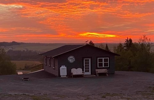 Fort Kent Mills Cabin | Beautiful Cabin Sleeps 4(up to 6) w/direct access to snowmobile and ATV trails!