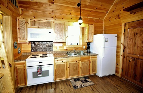 Waynesville Cabin | BEAUTIFUL CABIN Sleep 6