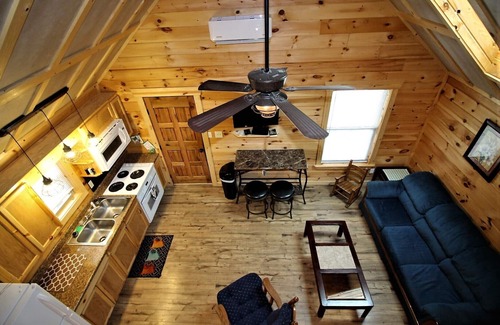 Waynesville Cabin | Beautiful Cabin Sleeps 5