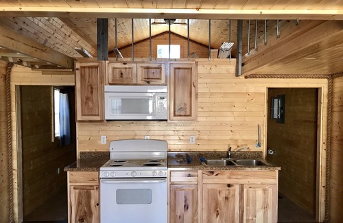 Waynesville Cabin | Beautiful Cabin Sleeps 8