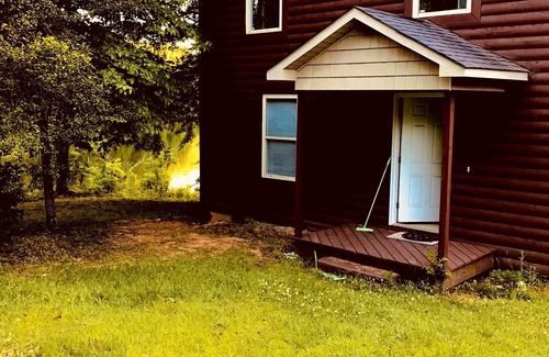 Double Springs Cabin | Beautiful cabin in the forest on the lake