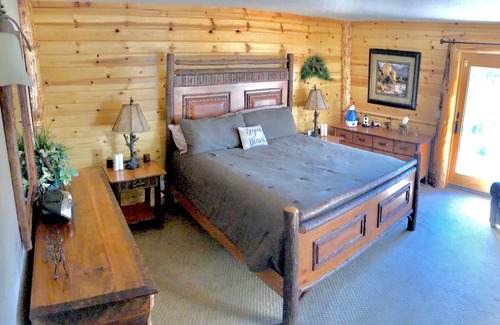Eagle Mountain Estates House | Beautiful Cabin With Hot Tub And Walking Distance to Octoberfest