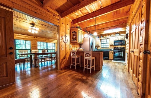 Cub Run Cabin | Beautiful Cabin with Hot Tub 🛁 on Nolin Lake 🌊 Mammoth Caves 🌲 W/Fireplace 🔥