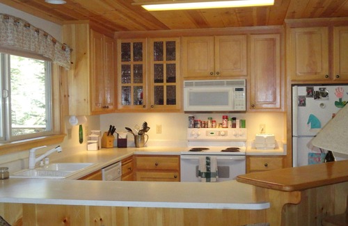 Strawberry Cabin | Beautiful Cabin with Wi-Fi Overlooking Stanislaus River - Strawberry, CA