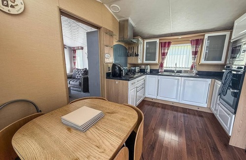 Mappleton House | Beautiful caravan for hire at Skipsea Sands Holiday Park ref 41098SF