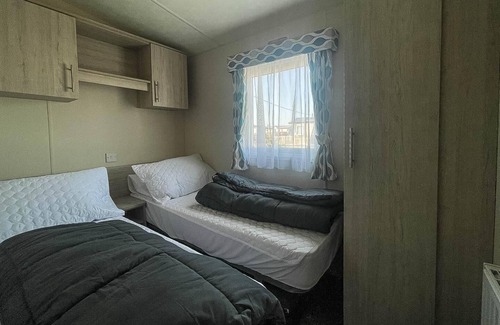 Felixstowe House | Beautiful caravan with free WiFi and decking at Suffolk Sands Park ref 45083C