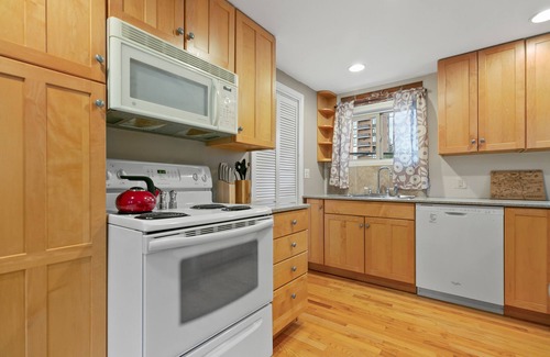 Cheesman Park House | Beautiful Carriage House - Near Botanical Gardens-On site parking