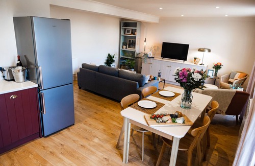 Richmond Apartment | Beautiful Castle Views in Historic Town Centre - 'The Knight's Watch’ Apartment