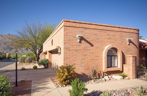 Sunrise Canyon House | Beautiful Catalina View Townhome near Sabino Canyon, Restaurants and Shopping