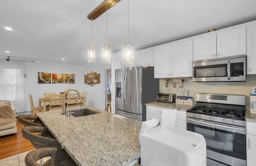 Saugerties House | Beautiful Catskill Mountain Getaway Perfect for Families!