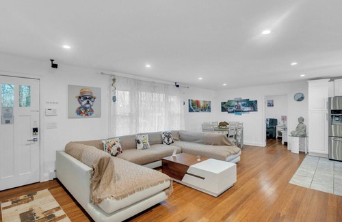 Saugerties House | Beautiful Catskill Mountain Getaway Perfect for Families!