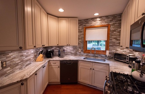 Cats Paw House | Beautiful Cedar Home Lake Getaway