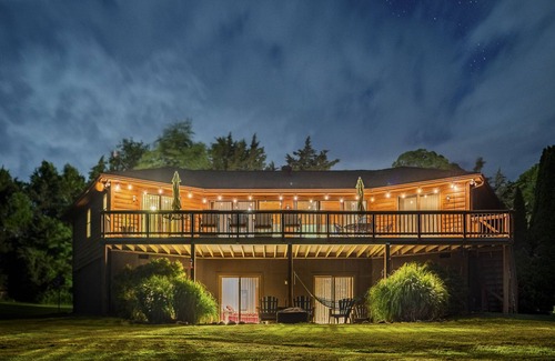 Cats Paw House | Beautiful Cedar Home Lake Getaway