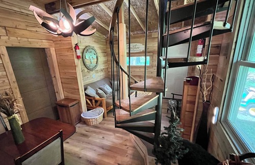 Kent County Cabin | Beautiful cedar treehouse that has wall-to-wall windows, forest and river view!