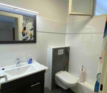 Emek Refaim Apartment | Beautiful, Central Emek Refaim Home